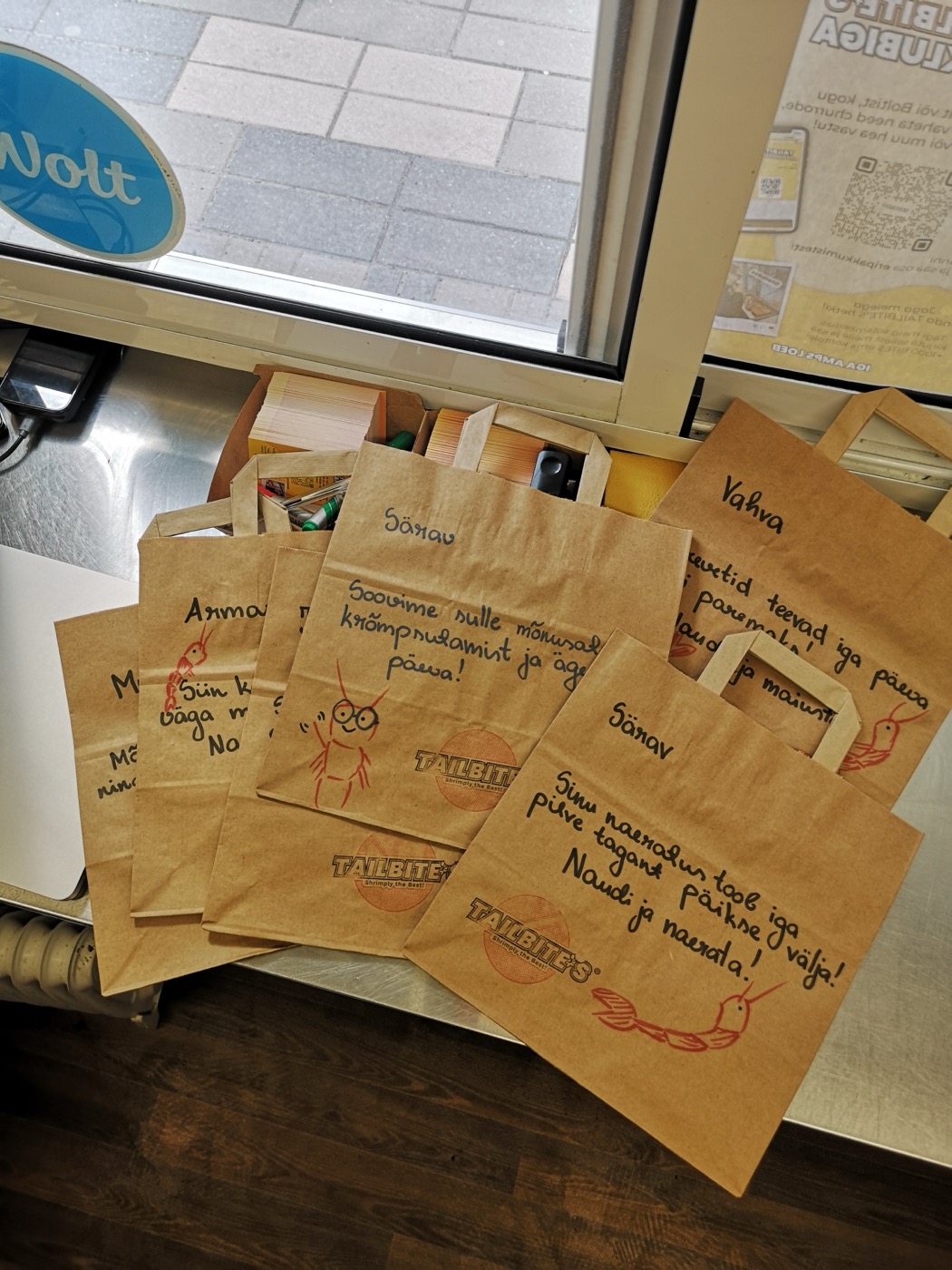Handwritten thank-you notes on TAILBITE’S® paper bags