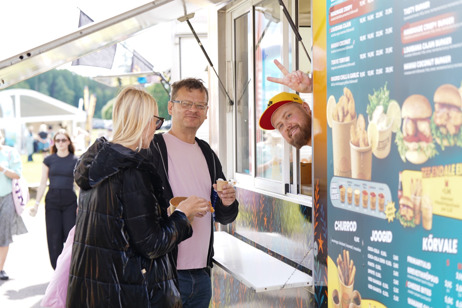 Guests getting their order from the TAILBITE’S® food truck window